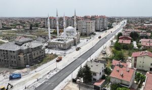 baskan-altay-kucuk-aymanas-caddesinde-sicak-asfalt-calismasina-basladik-CIWm1X6L.jpg