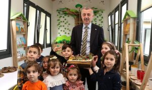 baskan-buyukakin-lokomotif-koyde-cocuklarla-bulustu-1UpjYygr.jpg