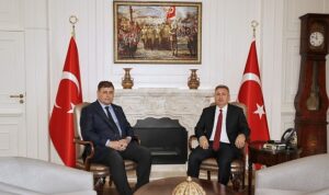 baskan-cemil-tugaydan-izmir-valisi-elbana-ziyaret-2RmFXLLj.jpg