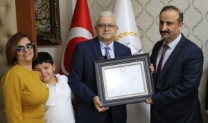 baskan-deveciler-mazbatasini-aldi-bzh6DA3I.jpg