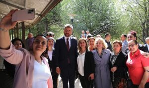 baskan-gorkem-duman-muhtarlarla-bulustu-6xAeGTAb.jpg
