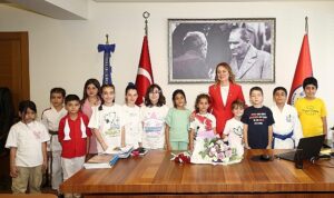 baskan-mutlu-cocuklarin-ayrimciliga-ugramadigi-bir-konak-icin-calisiyoruz-FJsn7mtR.jpg