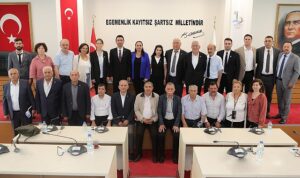 baskan-onal-muhtarlarla-bulustu-her-vatandasimizin-sesine-kulak-verecegiz-Xuu9TxVs.jpg