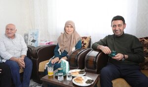 baskan-onal-sozunu-tuttu-bilgi-teyzeyle-bulustu-Z8XUIExV.jpg