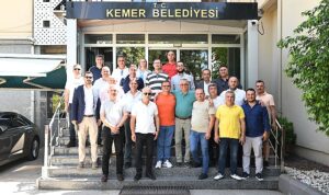 baskan-topaloglu-kemerdeki-acentecilerle-bir-araya-geldi-tp8CyVgZ.jpg