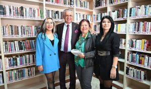baskan-topaloglundan-ilce-halk-kutuphanesine-ziyaret-W9KlZaim.jpg