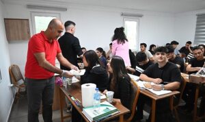 baskan-topaloglundan-ogrencilere-yemek-ikrami-QdsemuOR.jpg