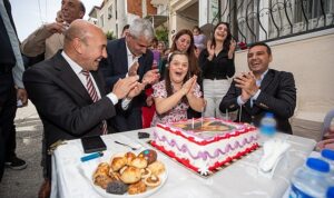 baskan-tunc-soyerden-dilana-dogum-gunu-surprizi-VnbOXP3V.jpg