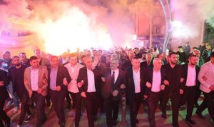 bayburtlulardan-bunyamin-ciftciye-sevgi-seli-ERmmfVWz.jpg
