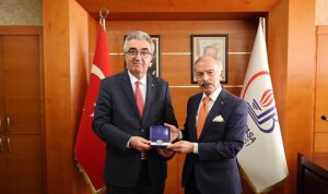 bayrampasada-chp-donemi-baskan-hasan-mutlu-mazbatasini-alarak-goreve-basladi-ON7uePSV.jpg