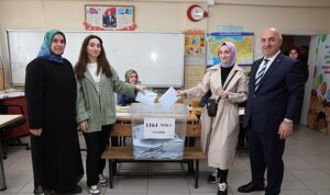 biyik-oyunu-ailesiyle-birlikte-kullandi-kazanan-darica-olacak-Ebsfmf66.jpg