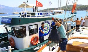 buyuksehir-bayram-tatilinde-teknelerden-atik-toplamaya-devam-etti-4zkclk8w.jpg