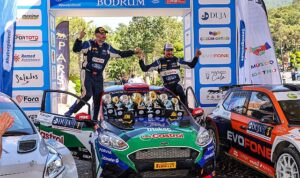 castrol-ford-team-turkiye-bodrum-rallisinde-zirvede-ali-turkkan-liderlige-yukseldi-wW255x8L.jpg