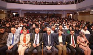 chp-genel-baskani-ozgur-ozel-ve-cankaya-belediye-baskani-huseyin-can-guner-bilkent-universitesi-OKLWdTvq.jpg