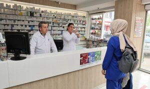 eczane-teknisyenleri-komekte-aldiklari-egitim-sayesinde-isitme-engellilerle-daha-rahat-iletisim-kuruyor-7mPdVzC5.jpg