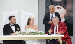 edremit-belediye-baskani-mehmet-ertas-ilk-nikahi-kiydi-V4zWDnW8.jpg