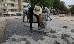 edremitte-bozuk-yollar-duzeltiliyor-cZaEs87Y.jpg