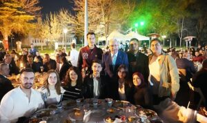 ege-universitesi-ailesi-iftar-programinda-bir-araya-geldi-3GutRzhX.jpg