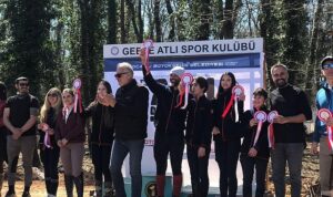 en-dayanikli-atlar-120-kmlik-parkurda-yaristi-87ZHzsn3.jpg