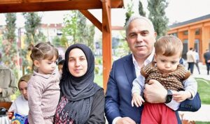 fatih-belediye-baskani-m-ergun-turan-karasurlari-millet-bahcesinde-vatandaslarla-bulusarak-samimi-sohbetlerine-katildi-mK9AhYby.jpg
