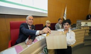 gaziemirde-unal-isik-yonetiminde-ilk-meclis-FmCtKJmw.jpg