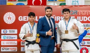 gencler-turkiye-sampiyonasinda-1-numara-kagitspor-GmpDvBVM.jpg
