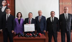 herkesin-baskani-muhittin-bocek-mazbatayi-aldi-pX3j6RVX.jpg