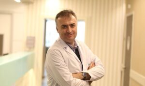 huzursuz-bacak-sendromu-genc-yasli-herkesi-etkiliyor-demir-eksikliginde-ve-gebelikte-risk-artiyor-FrX2g6ke.jpg