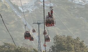 izmir-itfaiyesi-teleferikte-mahsur-kalanlar-icin-kurtarma-calismalarina-katildi-UXnhczeA.jpg