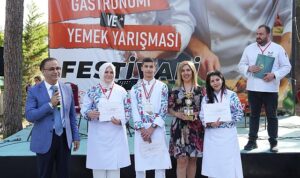 izmir-meb-gastronomi-festivalinde-lezzet-soleni-yasandi-7whjysNT.jpg