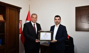 iznik-belediye-baskani-kagan-mehmet-usta-ve-belediye-meclis-uyeleri-mazbatalarini-duzenlenen-torenle-aldilar-67wu5HCk.jpg