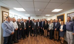 izsu-genel-mudurlugunde-bayrak-degisimi-5WVn2QL7.jpg