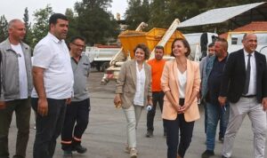 karabaglar-belediye-baskani-helil-kinay-gune-fen-isleri-santiyesinde-emekcilerle-bir-araya-gelerek-basladi-C85WBSGW.jpg
