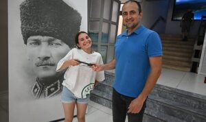 kaybettigi-telefonuna-kemer-belediye-personeli-sayesinde-kavustu-APYfUcBF.jpg