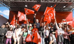 kecioren-kirmizi-beyaza-burundu-nwpfHyZc.jpg