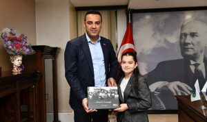 koltugunu-10-yasindaki-derene-birakan-cigli-belediye-baskani-onur-emrah-yildiz-cocuklarin-aydinlik-zihinleri-GqSFVYUD.jpg