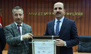 konya-buyuksehir-belediye-baskani-altay-mazbatasini-aldi-qvs9aTWj.jpg