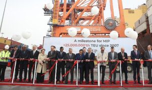 mersin-uluslararasi-limani-25-milyon-teunun-uzerinde-konteyner-ellecleyerek-yeni-bir-kilometre-tasina-ulasti-hdahqfQC.jpg
