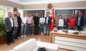 minik-futbolcularin-velilerinden-tesekkur-ziyareti-5jY4vOhW.jpg