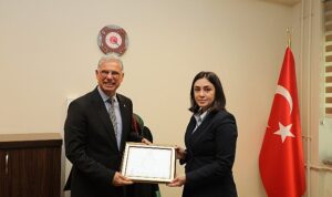 mudanya-belediye-baskani-deniz-dalgic-mazbatasinin-ardindan-mudanya-belediyesi-yildiztepe-yerleskesi-bahcesinde-duzenlenen-torenle-HHaxE6M7.jpg