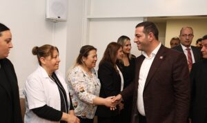 narlidere-belediye-baskani-erman-uzun-belediye-personelinin-ramazan-bayramini-kutladi-crzsXP9z.jpg