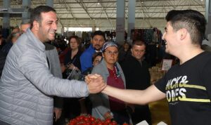 narlidere-belediye-baskanligi-gorevine-secilen-baskan-erman-uzun-ayaginin-tozuyla-sahaya-indi-ePxLcRYE.jpg