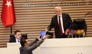 nilufer-belediye-meclisi-yeni-donemin-ilk-toplantisini-yapti-cnaDOkC4.jpg