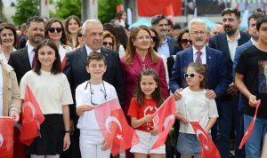 niluferde-23-nisan-bayrami-coskusu-doyasiya-yasandi-ApY5hXLm.jpg
