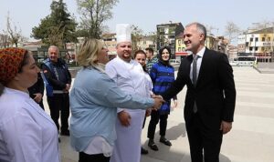 personel-baskan-tabani-ciceklerle-karsiladi-9iK3ktLc.jpg
