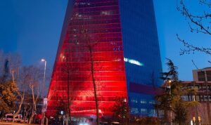 qnb-finansbanktan-otizm-farkindaligina-kirmizi-isik-yakti-SlZXTfkV.jpg