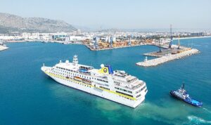qterminals-antalya-limani-yilin-ilk-kruvaziyer-gemisi-olan-hamburgu-agirladi-y2XFzuBH.jpg