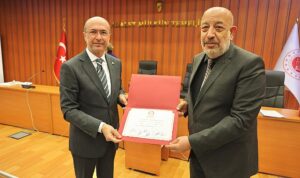 selcuklu-belediye-baskani-ahmet-pekyatirmaci-mazbatasini-aldi-8FRUOdZC.jpg