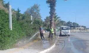 urla-sokaklarinda-bayram-temizligi-W8qmk1Ge.jpg