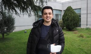 10-saatlik-bir-ameliyatla-ayak-parmagi-eline-nakledildi-Cput1w2F.jpg